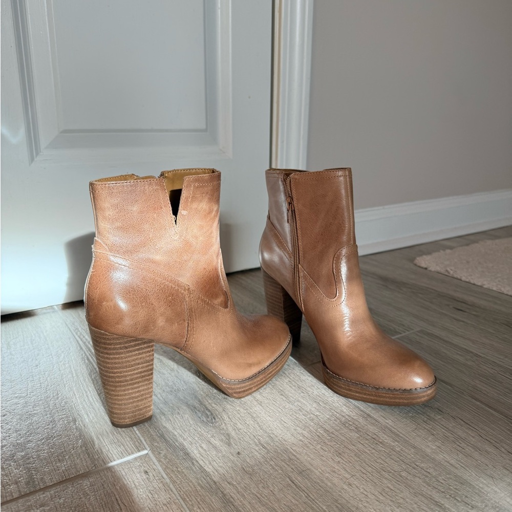 Elegant Tan Leather Ankle Boots